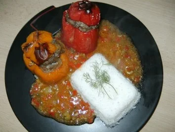 Gynie,s Paprikaschoten mit Paprika,Oliven Sauce - Rezept
