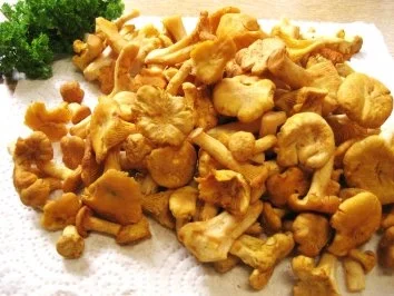 Rezept: Pfifferlinge in heller Soße ... Bild Nr. 2 Pfifferlinge in heller Soße ... - Rezept - Bild Nr. 2