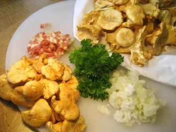 Rezept: Pfifferlinge in heller Soße ... Bild Nr. 3 Pfifferlinge in heller Soße ... - Rezept - Bild Nr. 3