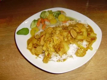 Schnelles Zwiebel-Curry-Hühnchen mit Ananas - Rezept