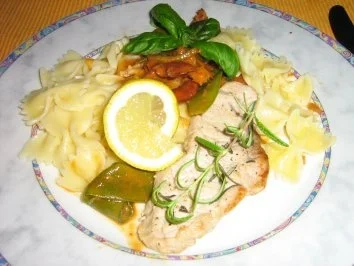 Farfalle an Gemüse-Pfifferlingsoße mit Gorgonzola und feinen Minutensteaks - Rezept - Bild Nr. 9