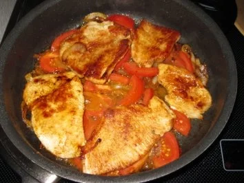 Rezept: Putenschnitzel mit einem Häubchen aus Zwiebeln,Tomaten und Käse.. Bild Nr. 6 Putenschnitzel mit einem Häubchen aus Zwiebeln,Tomaten und Käse.. - Rezept - Bild Nr. 6