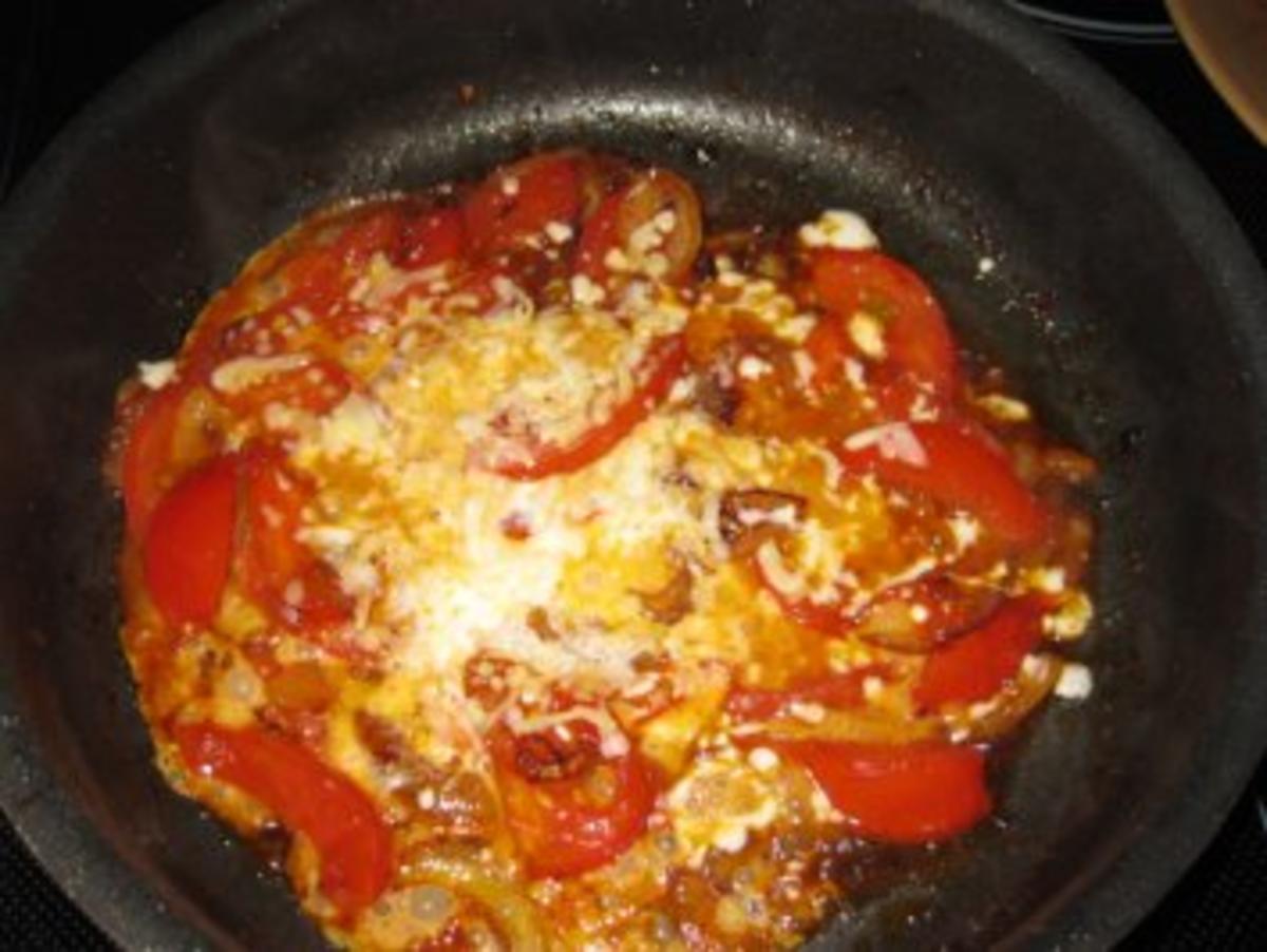 Putenschnitzel mit einem Häubchen aus Zwiebeln,Tomaten und Käse.. - Rezept - Bild Nr. 7