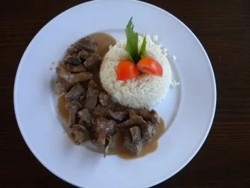 Rindsgeschnetzeltes mit Reis und Salat - Rezept - Bild Nr. 2