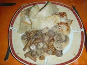 Pilz - Sahne - Sauce mit selbstgemachtenTeigwaren und Salat - Rezept