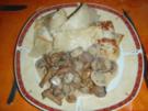 Pilz - Sahne - Sauce mit selbstgemachtenTeigwaren und Salat - Rezept