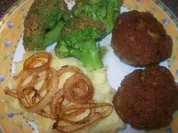 Kartoffelpüree , Broccoli ( wieder verkocht ) u. saftige Bulletten - Rezept