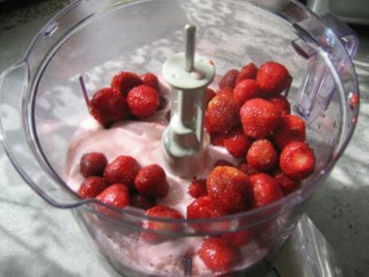 Erdbeer-Joghurt-Likör - Rezept mit Bild - kochbar.de
