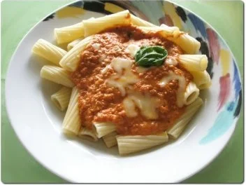 Gazpacho-Sahne-Mozzarella-Sauce zu Nudeln - Rezept - Bild Nr. 3