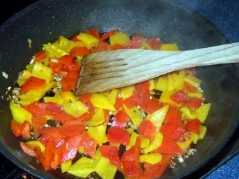 Chili-Hähnchenschenkel auf Rahmpaprika - Rezept - Bild Nr. 5