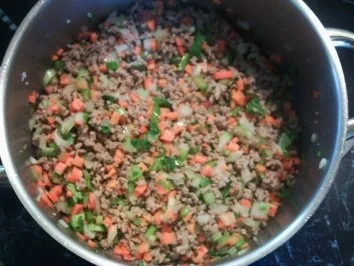 Rezept: Soßen:Bolognesesoße mit Spaghetti Bild Nr. 8 Soßen:Bolognesesoße mit Spaghetti - Rezept - Bild Nr. 8