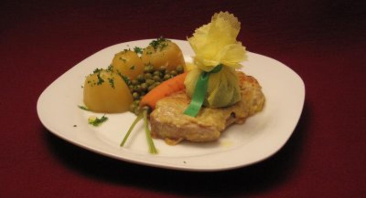 Jung-Kalbsschnitzel in Eihülle mit Erbsen, Buttermöhren u. Gurkensalat - Rezept