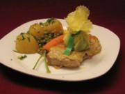 Jung-Kalbsschnitzel in Eihülle mit Erbsen, Buttermöhren u. Gurkensalat - Rezept