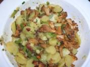 Kartoffel-/Pfifferlingsalat - solo zu genießen oder mit einem Stück Fleisch nach Wahl - Rezept