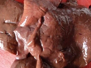 Rosmarinleber an Wirsing im Speckrahm mit Salzkartoffeln - Rezept - Bild Nr. 3