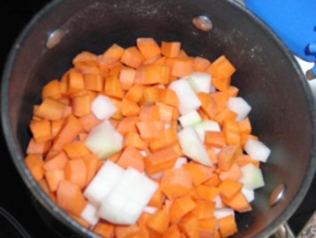Schwein : Filettöpfchen mit Möhren und Kohlrabi, serviert mit Kartoffeln - Rezept - Bild Nr. 2
