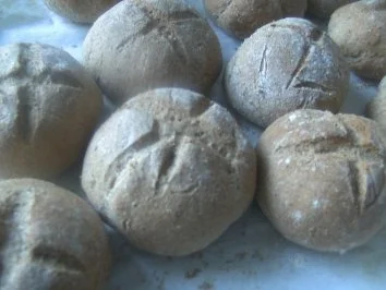 Roggen-Vollkorn-Brötchen, ein gelungener Versuch - Rezept - Bild Nr. 2