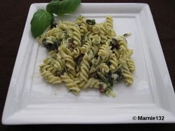 Rezept: Mediteraner Nudelsalat Mediteraner Nudelsalat - Rezept