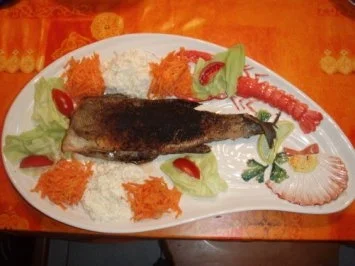 Wolfsbarsch nach Müllerinart und Salat - Rezept - Bild Nr. 2