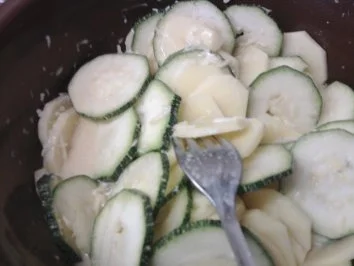 Rezept: Kartoffel-Zucchini-Kuchen Bild Nr. 5 Kartoffel-Zucchini-Kuchen - Rezept - Bild Nr. 5