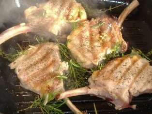 Koteletts vom Iberico Schwein mit Kartoffelolivenölstampf - Rezept - Bild Nr. 3