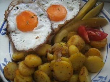 Bratkartoffeln herzhaft und knusprig ,,,, so wie wir sie mögen.,,,, - Rezept