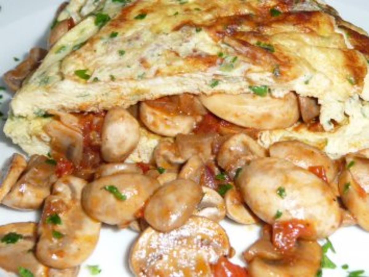 Kräuter - Omelette mit Champignon - Tomaten - Füllung - Rezept