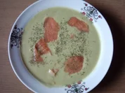 Avocadocremesüppchen mit Räucherlachs - Rezept