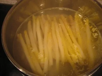 Fleisch - Geburtstagsfilet mit Spargel-Käse-Haube - Rezept - Bild Nr. 3