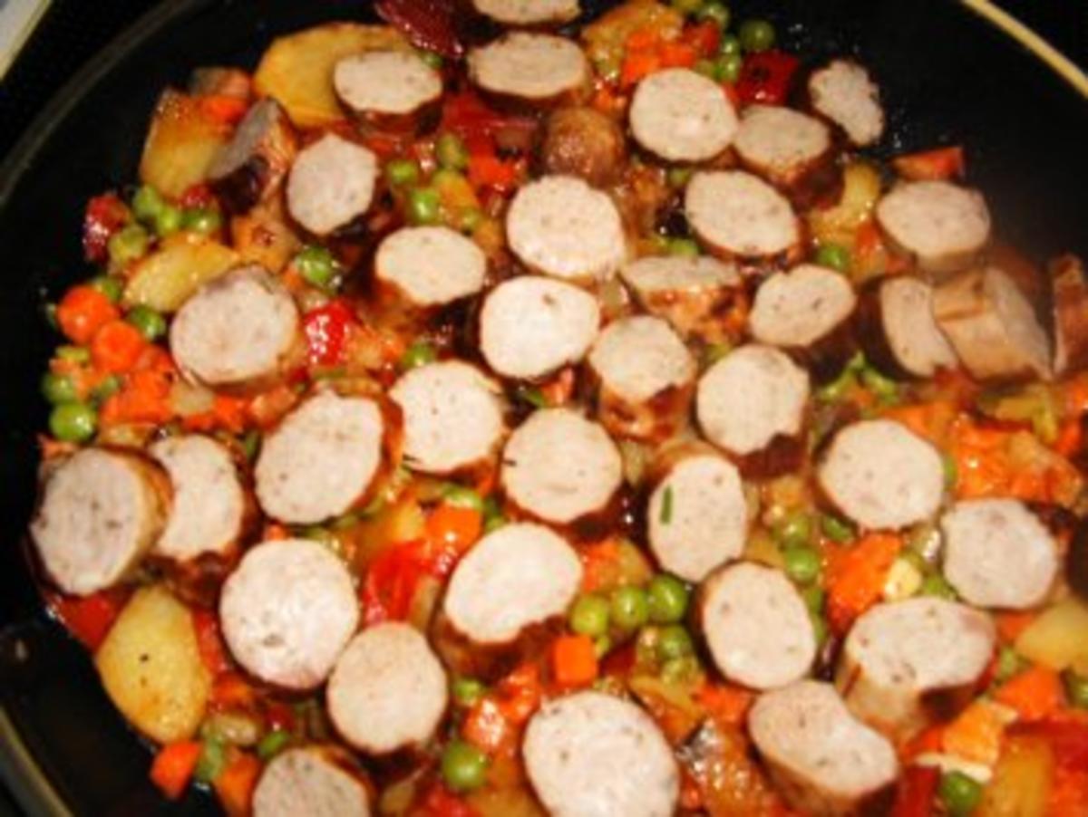 Kartoffel-Gemüse -Wurst-Ei-Pfanne - Rezept - Bild Nr. 5