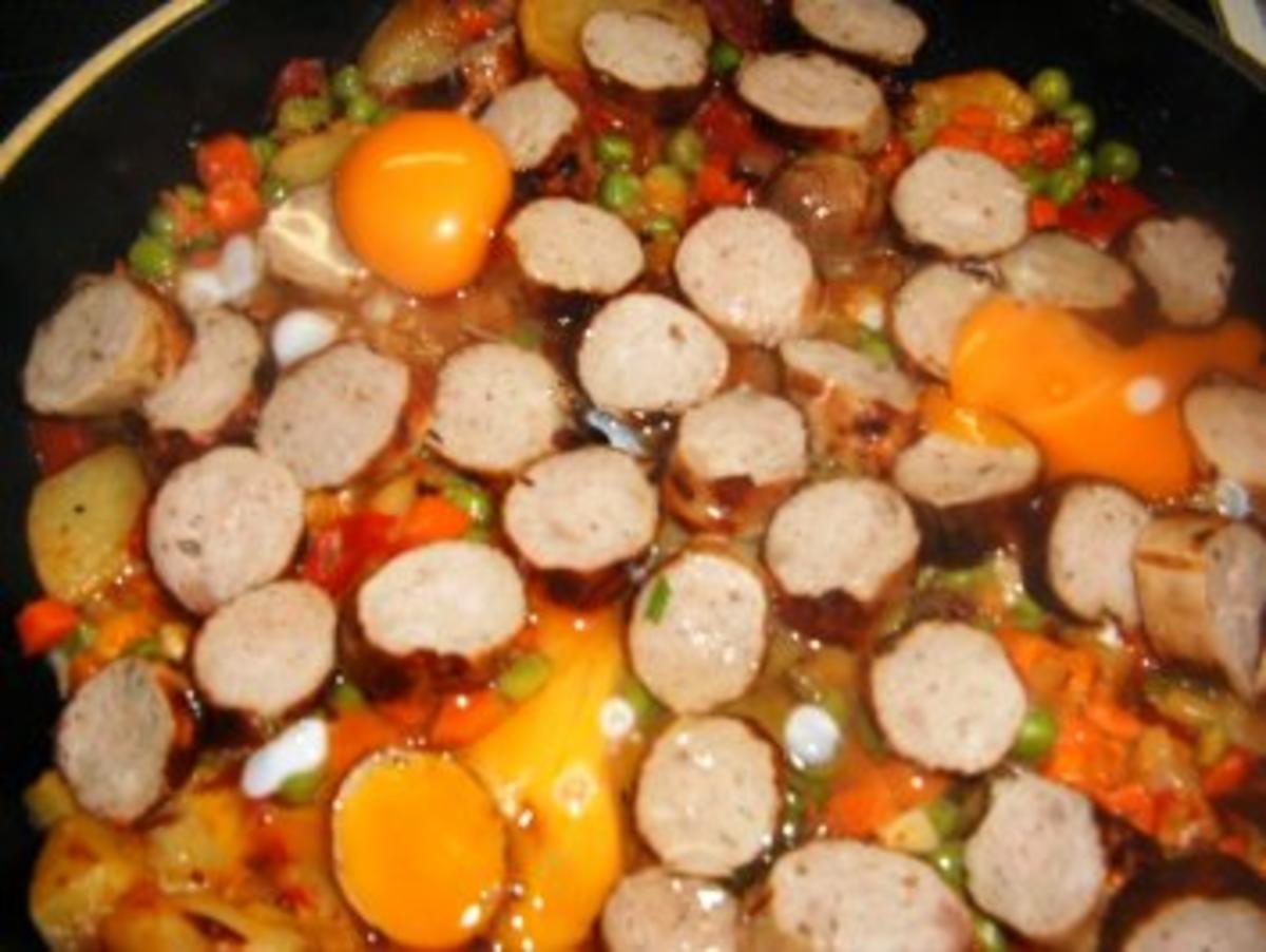Kartoffel-Gemüse -Wurst-Ei-Pfanne - Rezept - Bild Nr. 6