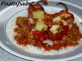 Rezept: Gefüllte Paprika auf Reisbett Gefüllte Paprika auf Reisbett - Rezept