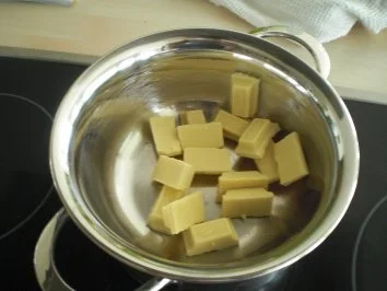 Orangenblütencreme mit Heidelbeeren und zweierlei Schokoladen-Haube - Rezept - Bild Nr. 6