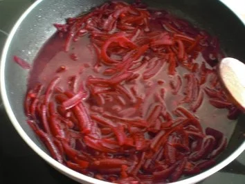 Tafelspitz mit in Weißwein gegarten Ingwer-Randen und Meerrettichcreme - Rezept - Bild Nr. 3