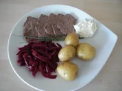 Tafelspitz mit in Weißwein gegarten Ingwer-Randen und Meerrettichcreme - Rezept