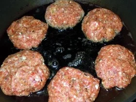 Rindsbouletten mit Tomaten-Chili-Rahmsauce - Rezept - Bild Nr. 8