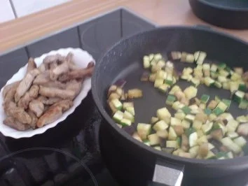 Schweinslendchen in Aubergine-Zucchini-Curry - Rezept - Bild Nr. 3