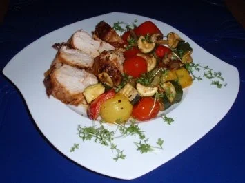 Hähnchenbrust im Schinkenmantel und buntem Ofengemüse - Rezept