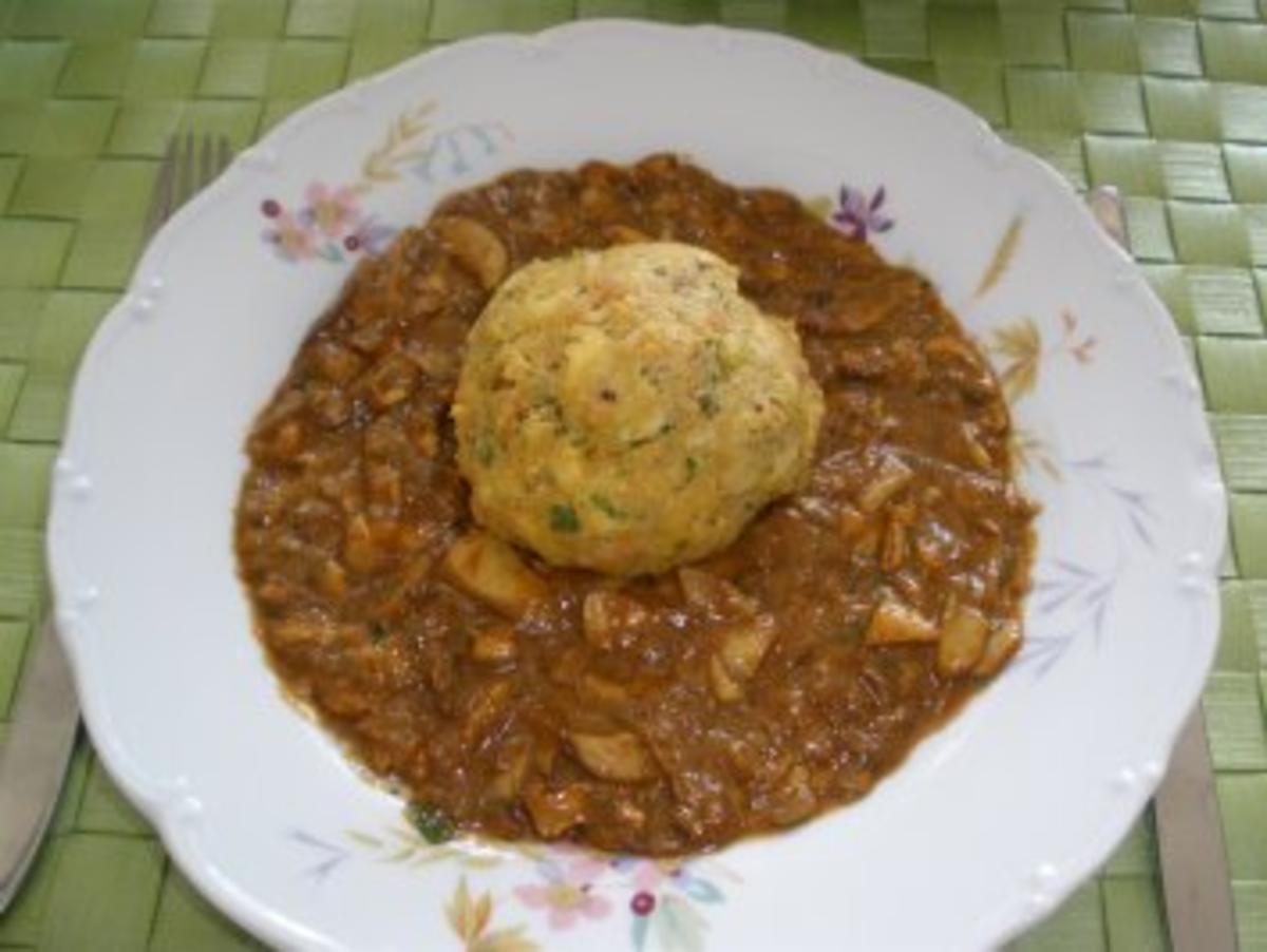 Schwammerlgulasch natürlich mit Semmelknödel - Rezept mit Bild - kochbar.de