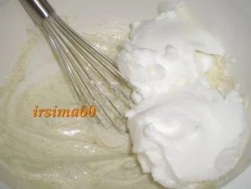 Rezept: Vanillecremeschnitten an Passionsfruchtspiegel Bild Nr. 7 Vanillecremeschnitten an Passionsfruchtspiegel - Rezept - Bild Nr. 7