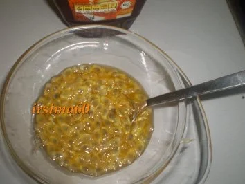 Rezept: Vanillecremeschnitten an Passionsfruchtspiegel Bild Nr. 9 Vanillecremeschnitten an Passionsfruchtspiegel - Rezept - Bild Nr. 9