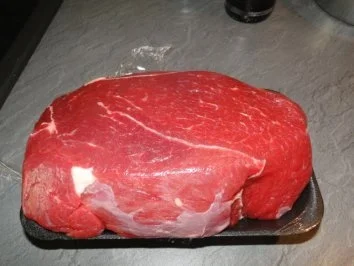 Rezept: Rinderbraten (Bug) gespickt mit Knoblauch Bild Nr. 2 Rinderbraten (Bug) gespickt mit Knoblauch - Rezept - Bild Nr. 2