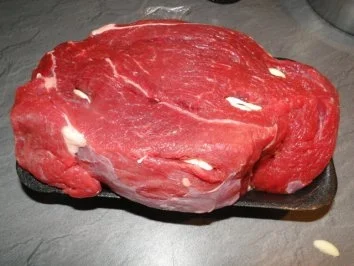 Rezept: Rinderbraten (Bug) gespickt mit Knoblauch Bild Nr. 4 Rinderbraten (Bug) gespickt mit Knoblauch - Rezept - Bild Nr. 4