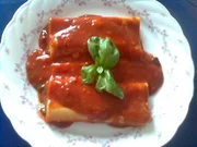 Nudeln: lasagnerolle mit blattspinat in tomatensoße - Rezept