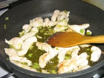 Putenstreifen in Tomaten-Oliven-Soße an Gnocchi - Rezept - Bild Nr. 3