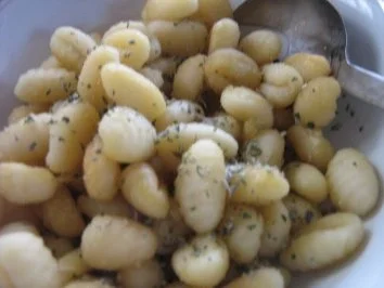 Putenstreifen in Tomaten-Oliven-Soße an Gnocchi - Rezept - Bild Nr. 4