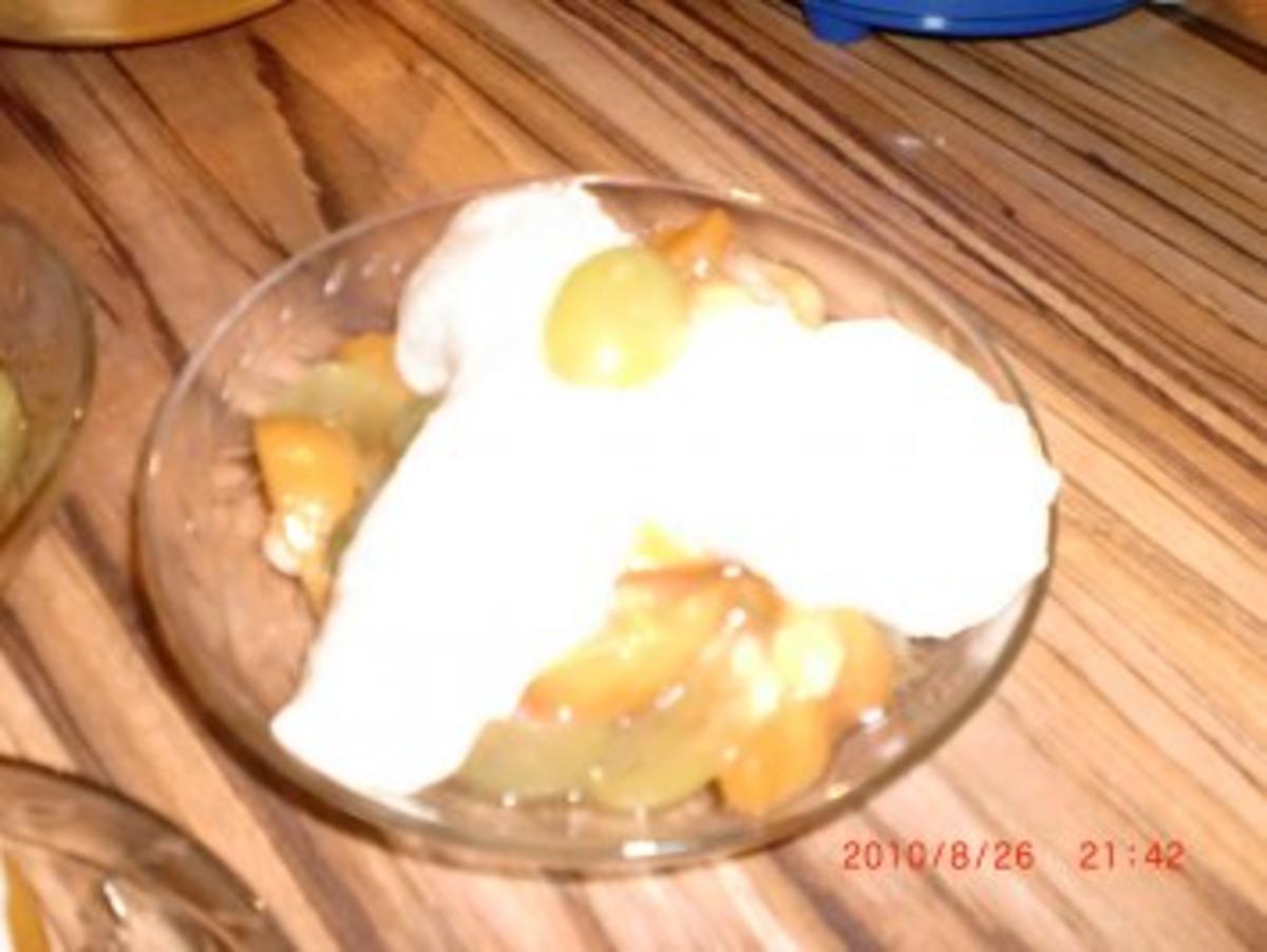 Dessert: Mazipansahne Nocken auf Cachaca Obstsalat - Rezept - Bild Nr. 2