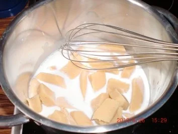 Rezept: Dessert: Mazipansahne Nocken auf Cachaca Obstsalat Bild Nr. 5 Dessert: Mazipansahne Nocken auf Cachaca Obstsalat - Rezept - Bild Nr. 5