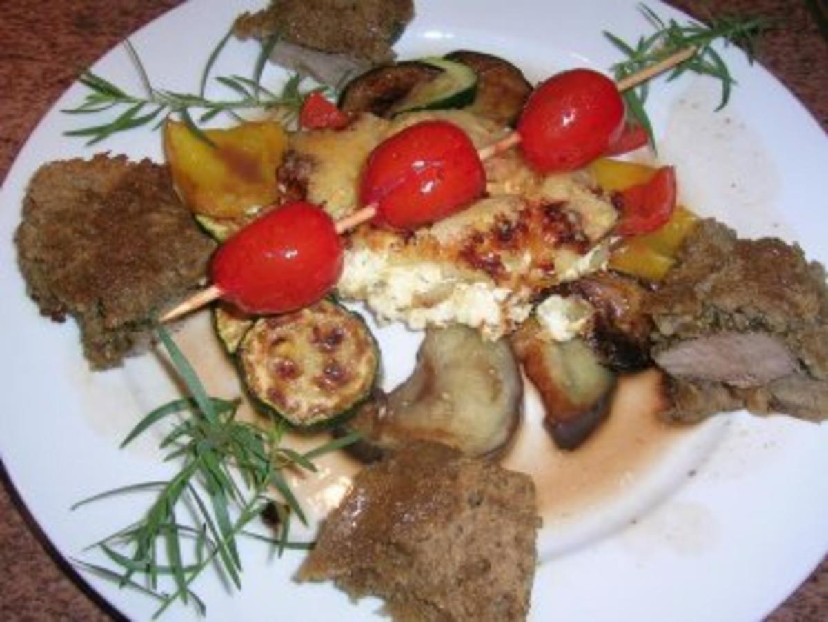 Lammlachse im Kräuterbrotmantel, Rotwein-Rosmarin Jus, mediterranes Gemüse+Kartoffelgratin - Rezept