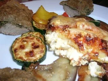 Lammlachse im Kräuterbrotmantel, Rotwein-Rosmarin Jus, mediterranes Gemüse+Kartoffelgratin - Rezept - Bild Nr. 2